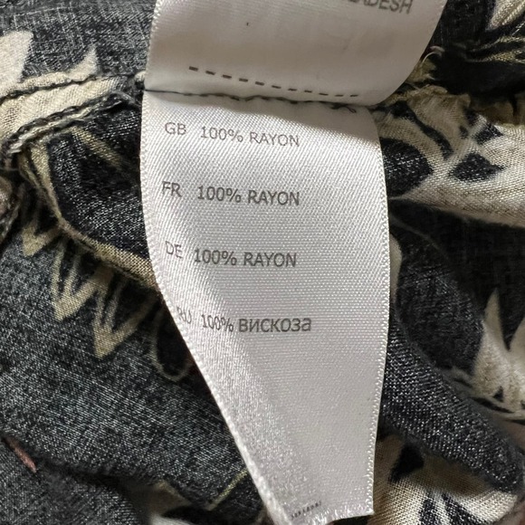 Island Passport Hawaiian Short Sleeve Button Down XLT - Picture 4 of 4